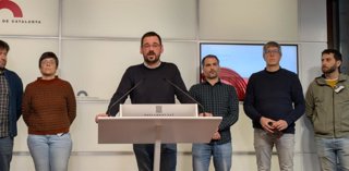 El alcalde de Girona, Lluc Salellas, junto a diversos regidores de la CUP en municipios catalanes
