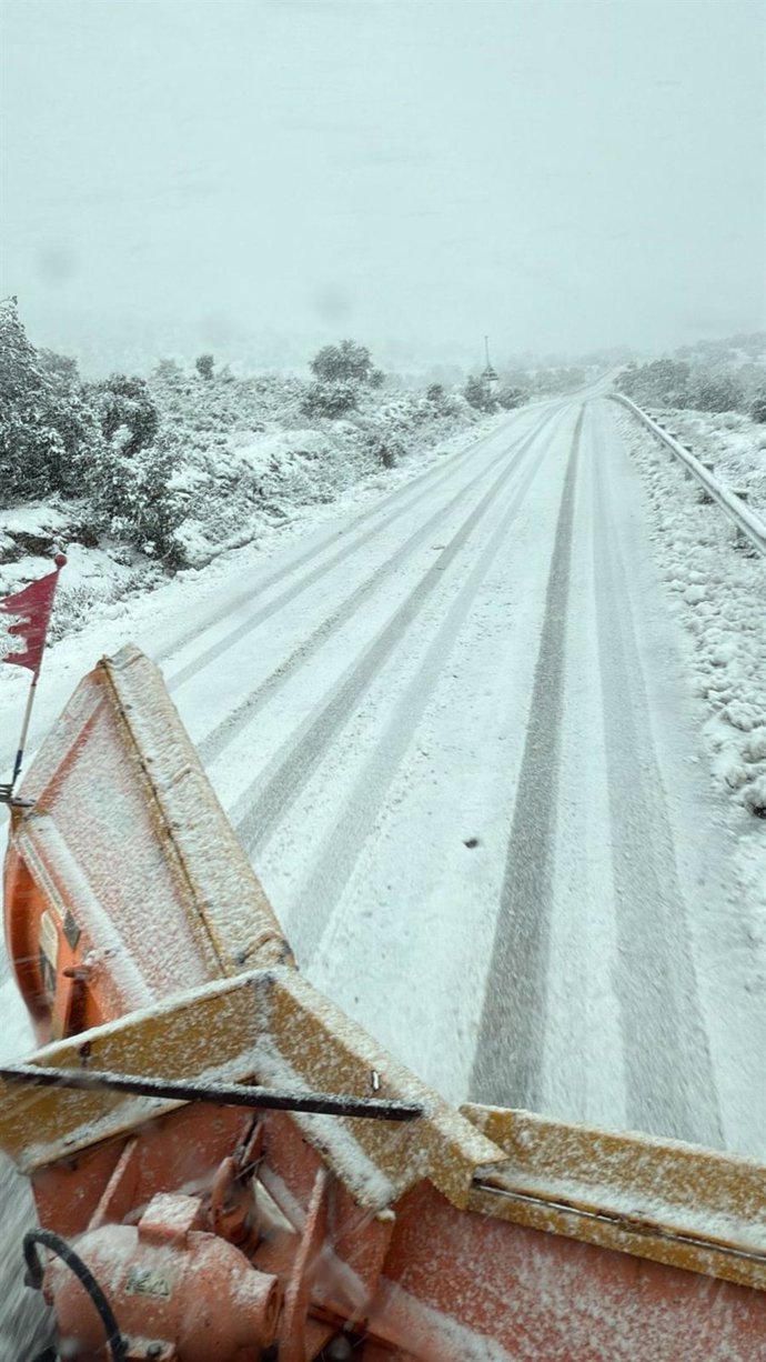 Quitanieves en El Maillo.