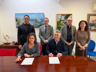 Firma de convenio entre la Junta y la Fundación Aula Mar Mediterráneo en Mijas (Málaga).
