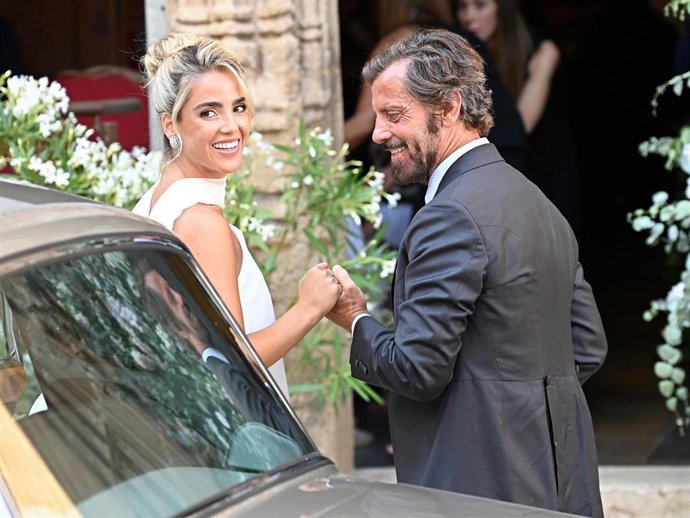Paty Sánchez Flores, con su padre Quique Sánchez Flores el día de su boda con Javier Millet el pasado 29 de junio