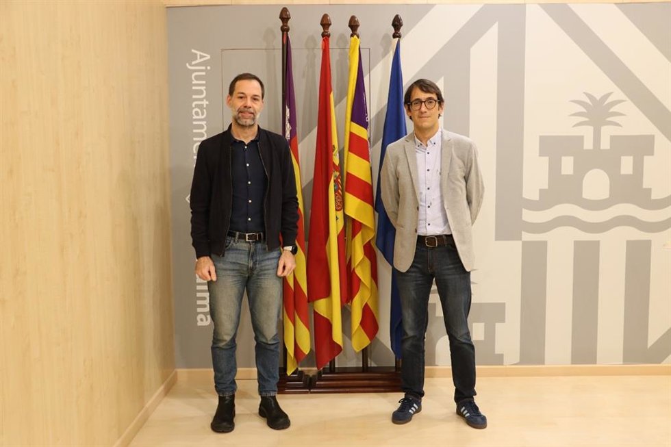 El secretario general de la Agrupación Socialista de Palma, Iago Negueruela, y el portavoz del grupo socialista en Cort, Xisco Ducrós.