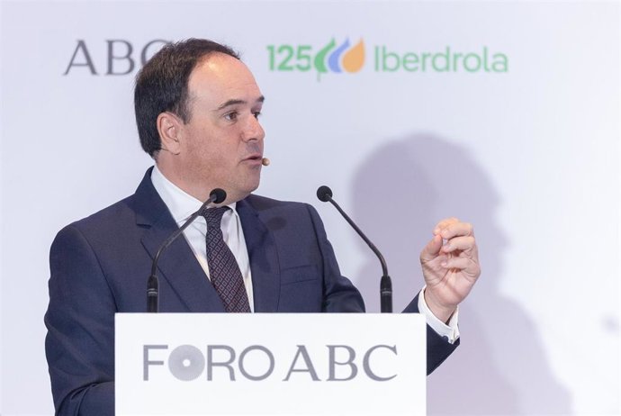 El secretario general del PP, Miguel Tellado y el president de la Generalitat, Juanfran Pérez Llorca, interviene en el Foro ABC, a 28 de enero de 2026, en Madrid (España)