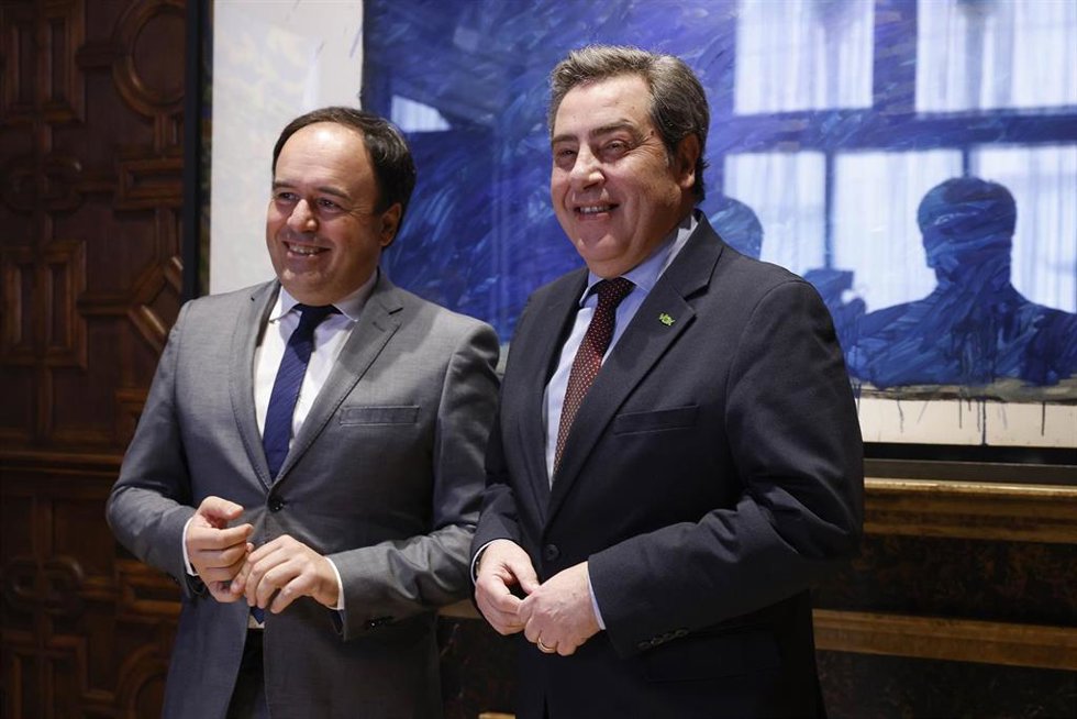 El president de la Generalitat valenciana, Juanfran Pérez Llorca (i), se reúne con el síndic del grupo parlamentario VOX (d), José María Llanos, a 27 de enero de 2026, en Valencia