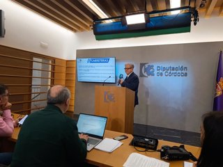 El presidente de la Diputación de Córdoba, Salvador Fuentes, da cuenta de la situación de las carreteras afectadas por el temporal en la provincia.