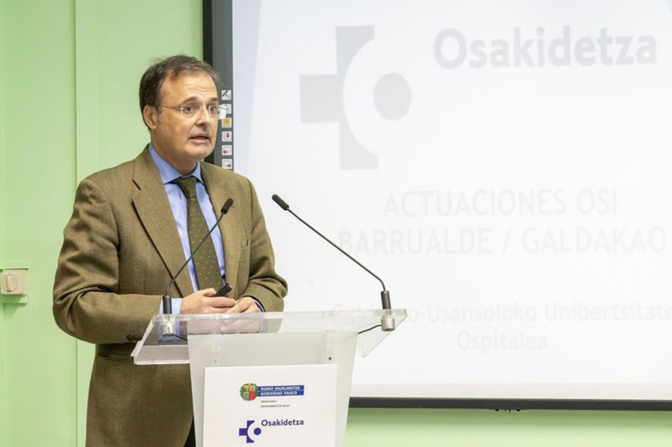 Archivo - El consejero de Salud, Alberto Martínez