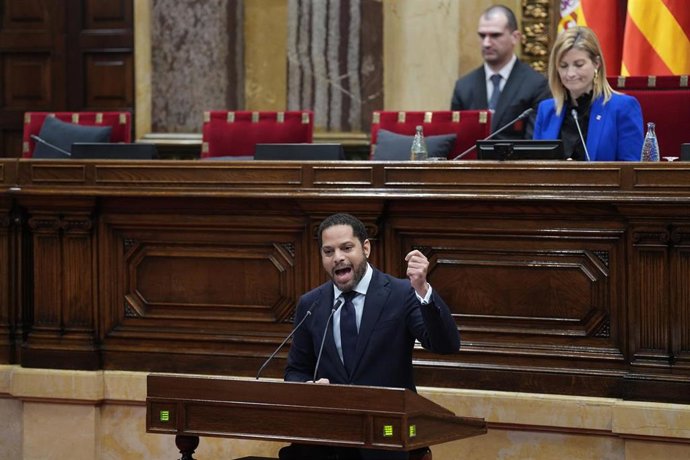 El secretario general de VOX, Ignacio Garriga, durante una sesión de control, en el Parlament de Catalunya, a 28 de enero de 2026, en Barcelona, Catalunya (España). 