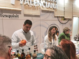VisitElche participa en Madrid Fusión con la granada mollar y el dátil como protagonistas