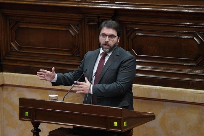 El presidente del PSC en el Parlament, Ferran Pedret, durante una sesión de control, en el Parlament de Catalunya, a 28 de enero de 2026