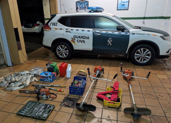 Material recuperado por la Guardia Civil tras ser sustraído en un robo con fuerza en Villaverde de Arcayos (León).