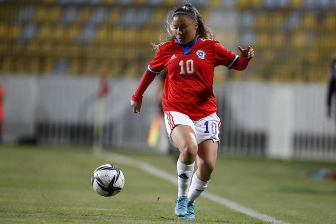 Archivo - Chile.- "Falta que mejoren las condiciones en la Selección chilena femenina"