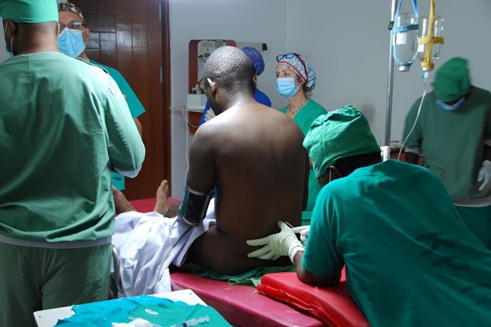 La organización Surg For All que forma a médicos inicia su primera misión en Tanzania