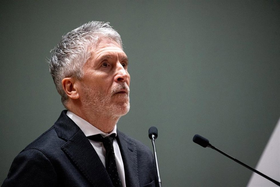 El ministro del Interior, Fernando Grande-Marlaska, comparece en rueda de prensa, en la sede de la Dirección General de la Guardia Civil, a 22 de enero de 2026, en Madrid (España). El motivo de la comparecencia es para informar sobre las actuaciones lle