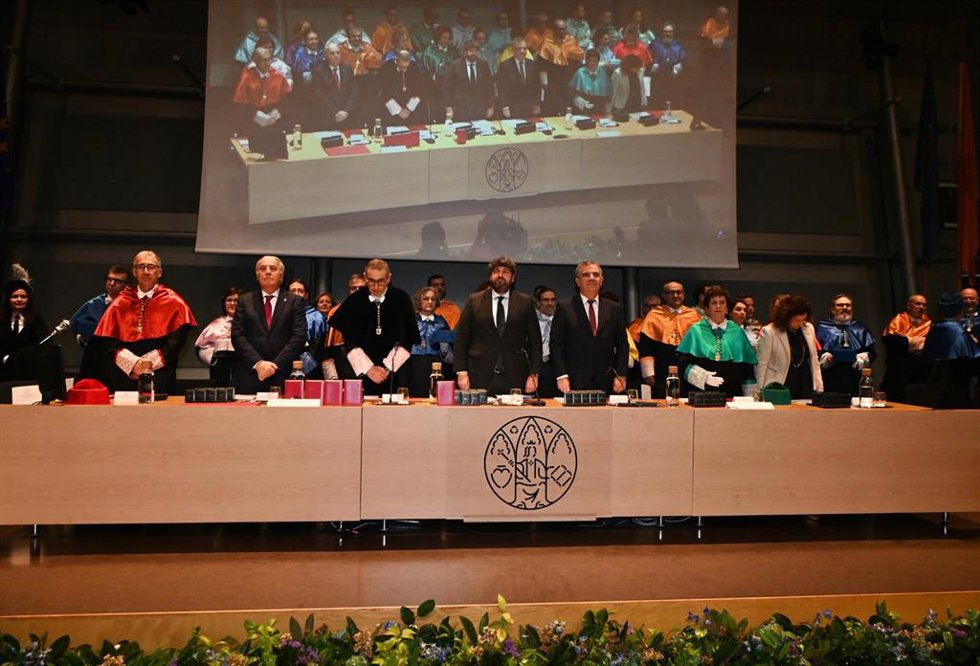 El jefe del Ejecutivo autonómico, Fernando López Miras, preside el acto con motivo de la celebración de la festividad de Santo Tomás de Aquino en la Universidad de Murcia