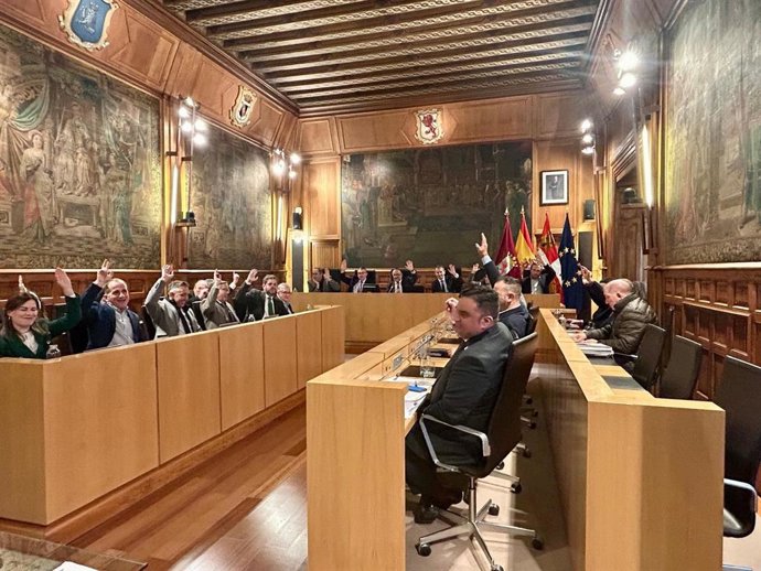 Imagen de la votación de la moción en el pleno de la Diputación de León celebrado este miércoles.