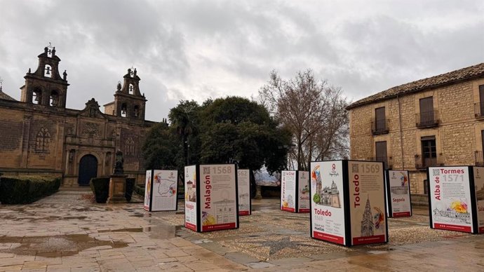 Exposición 'Las huellas de Santa Teresa', en la Plaza Vázquez de Molina, en Úbeda