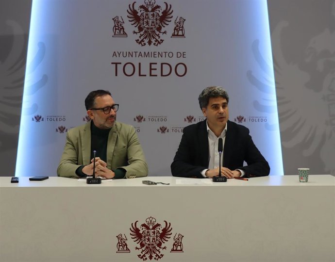 El portavoz del Ayuntamiento de Toledo, Juan José Alcalde, y el concejal de Movilidad, Iñaki Jiménez.