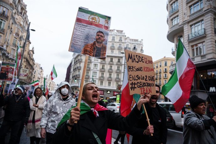 Manifestación contra la represión en Irán, a 17 de enero de 2026, en Madrid (España). La marcha, convocada para mostrar el rechazo frente a la represión sufrida por la población iraní tras las protestas populares en el país acaecidas recientemente, recorr