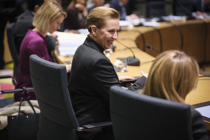 22 de janeiro de 2026, Bruxelas, Bélgica: Primeira-ministra dinamarquesa Mette Frederiksen. Mesa redonda entre chefes de Estado europeus na cúpula extraordinária na capital belga.