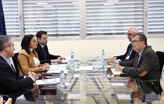 La consejera de Agua, Agricultura, Ganadería y Pesca, Sara Rubira, y el alcalde de Murcia, José Ballesta, en una reunión