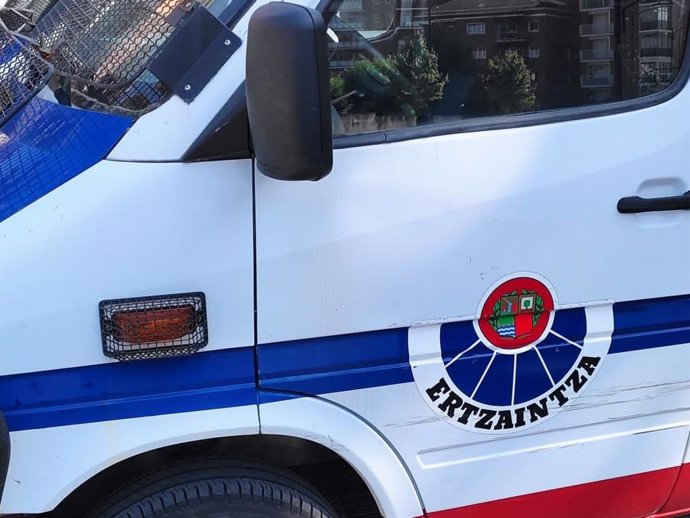 Ertzaintzaren auto bat