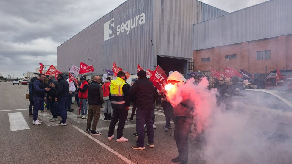 Concentración convocada frente a F.Segura convocada por CCOO PV y UGT PV