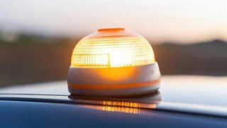 Archivo - Una baliza V16.