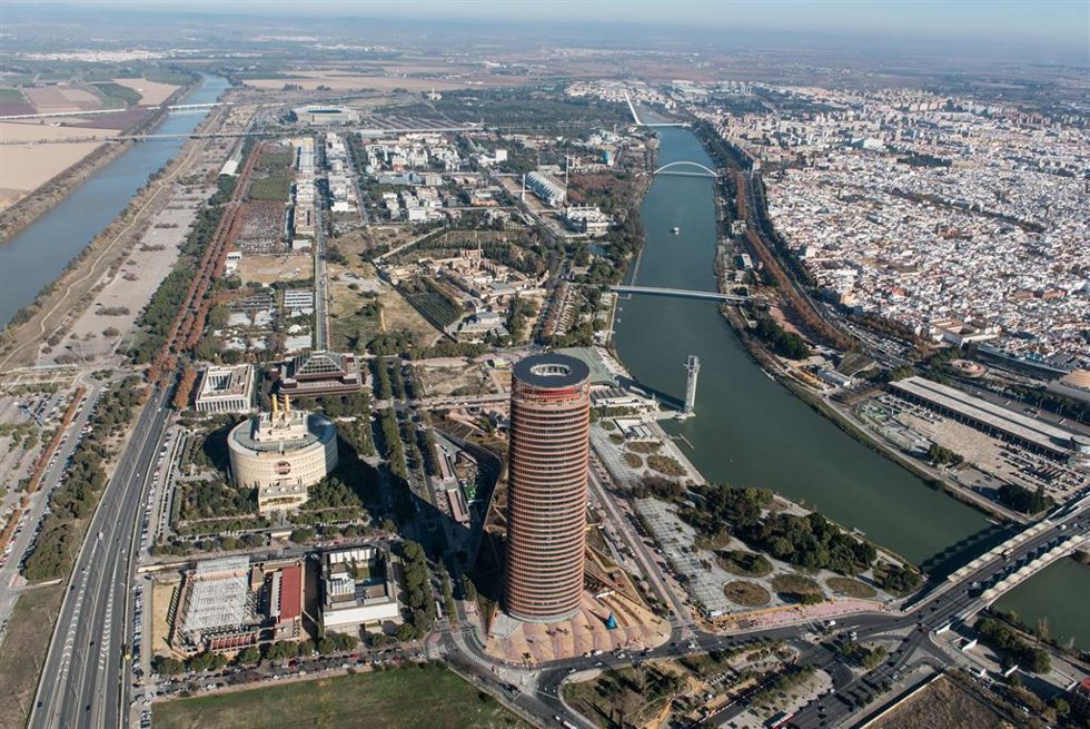 Archivo - Vista aérea de la Isla de la Cartuja.