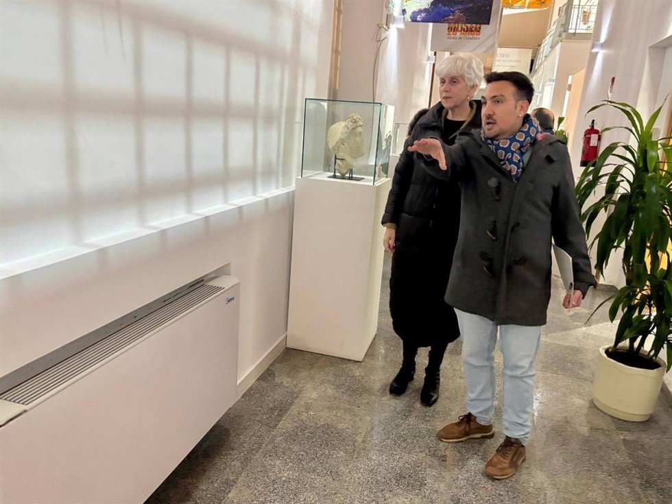 El delegado de Cultura, Patrimonio y Museo del Ayuntamiento de Alcalá de Guadaíra, Christopher Rivas, en el museo del municipio.