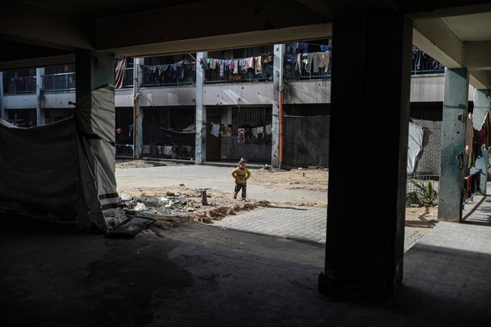 26 de janeiro de 2026, Cidade de Gaza, Faixa de Gaza, Território Palestino: Famílias palestinas deslocadas pelos ataques israelenses desde 7 de outubro de 2023 se abrigam em uma escola da UNRWA no bairro de Tel Al-Hawa, na cidade de Gaza. Muitas famílias 