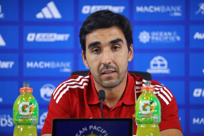 Futbol, Presentacion del entrenador Francisco Meneghini. Francisco Meneghini es presentado como nuevo entrenador de Universidad de Chile, en el Centro Deportivo Azul, Santiago, Chile. 30/12/2025 Jonnathan Oyarzun/Photosport  Football, Presentation of the