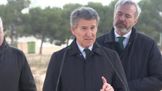 Feijóo acusa a Sánchez de usar a los pensionistas como "rehenes"