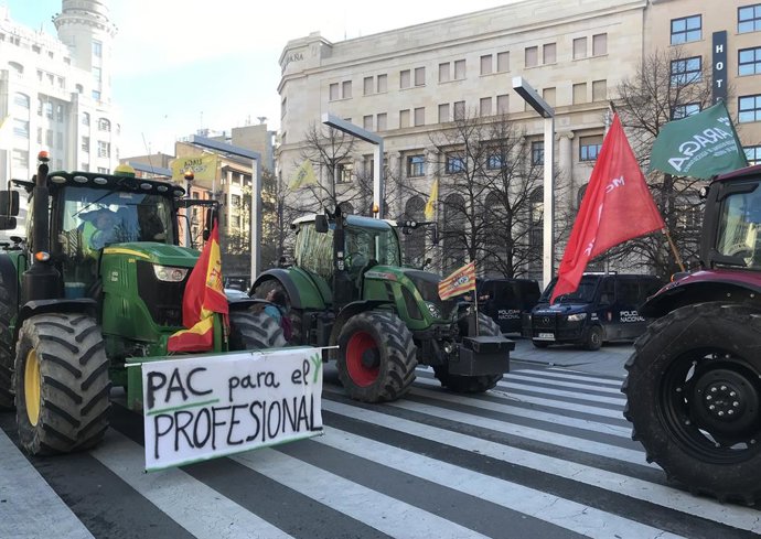 Imagen de la tractorada en Zaragoza del 23 de enero para protestar por la reduccion de la PAC y el acuerdo UE-Mercosur