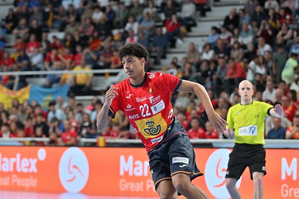 Archivo - Marcos Fis durante un partido con la selección española de balonmano