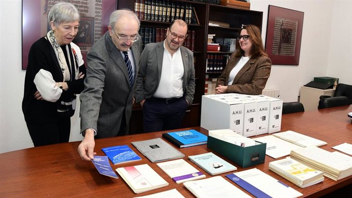 El exrector Ramón Villares dona su archivo a la USC para incorporarlo en los fondos del Arquivo Histórico Universitario