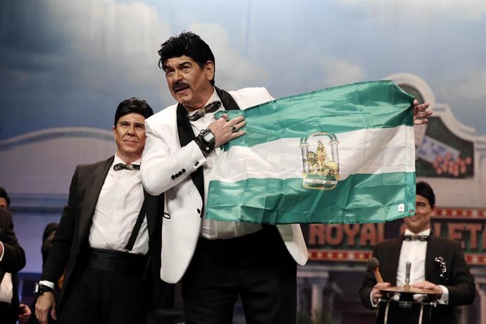 Archivo - La chirigota del Yuyu durante su pase en la final del concurso del Carnaval de Cádiz el pasado 28 de febrero de 2025 en el Gran Teatro Falla de Cádiz