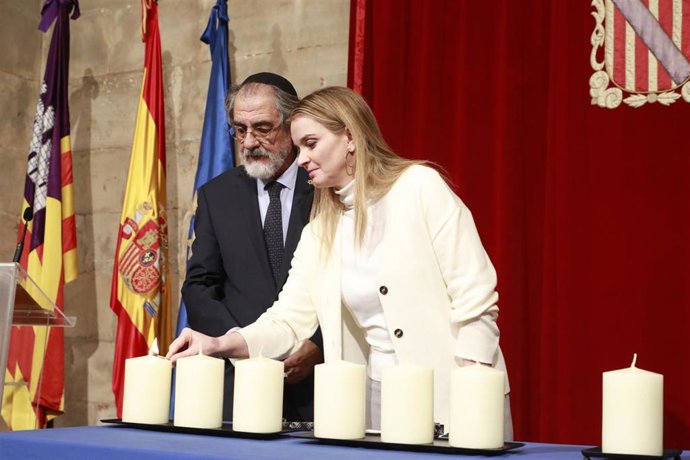 Archivo - La presidenta del Govern, Marga Prohens, en el acto del Día Internacional en Memoria de las Víctimas del Holocausto en 2024