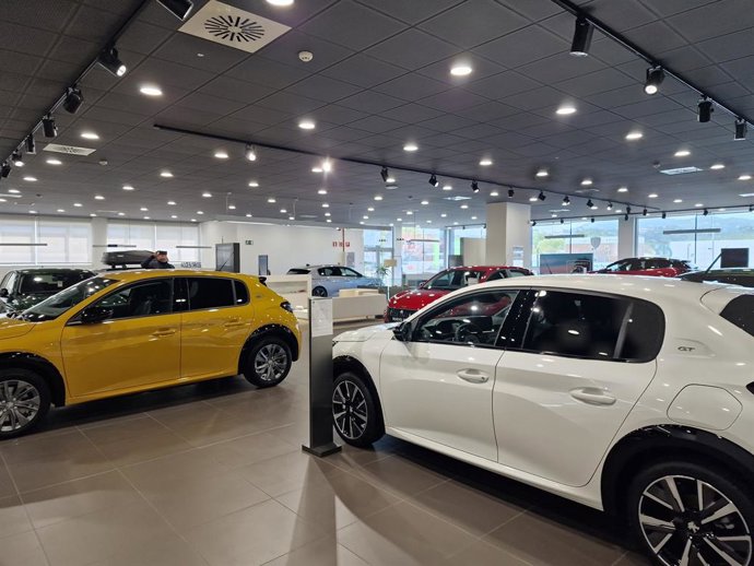 Archivo - El precio medio de un vehículo a estreno se situó en 44.419 euros, un 45,6% más que antes de pandemia