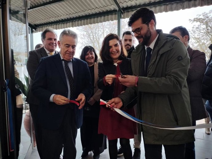 La consejera de Empleo, Empresa y Trabajo Autónomo, Rocío Blanco, en la inauguración del Centro de Formación Profesional Doñana.