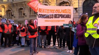Madrileños protestan por el fin de la moratoria antidesahucios a las puertas del