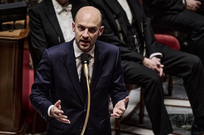 20 de janeiro de 2026, Paris, França: O ministro da Europa e dos Negócios Estrangeiros, Jean-Noel Barrot, responde aos deputados durante a sessão de perguntas ao governo de 20 de janeiro de 2026, na Assembleia Nacional Francesa.