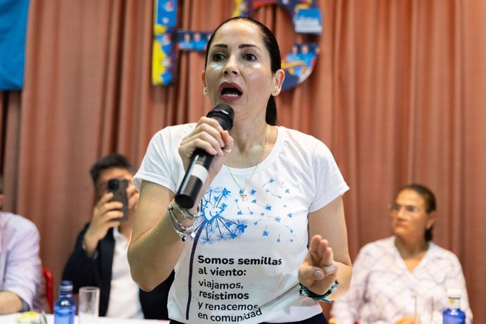 Archivo - Arquivo - 14 de agosto de 2025, Madri, Madri, Espanha: Luisa Gonzalez Alcivar, ex-candidata presidencial do Equador pelo partido Revolução Cidadã, apareceu em Madri para denunciar o que seu grupo político considera fraude eleitoral por parte do 