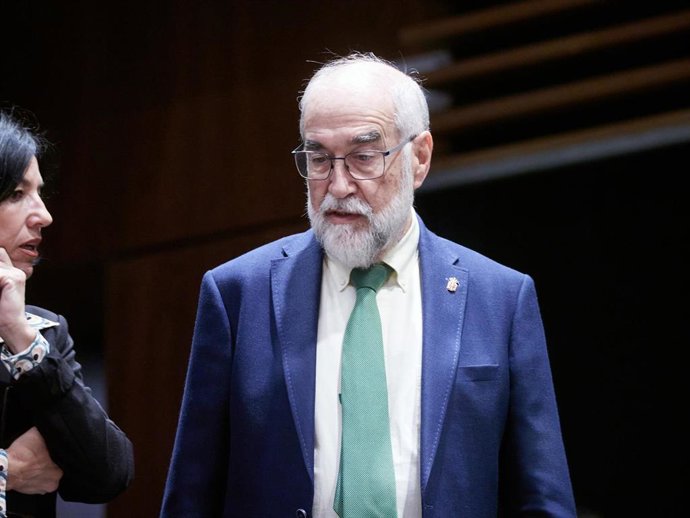 El consejero de Salud del Gobierno de Navarra, Fernando Domínguez, en el Parlamento de Navarra.
