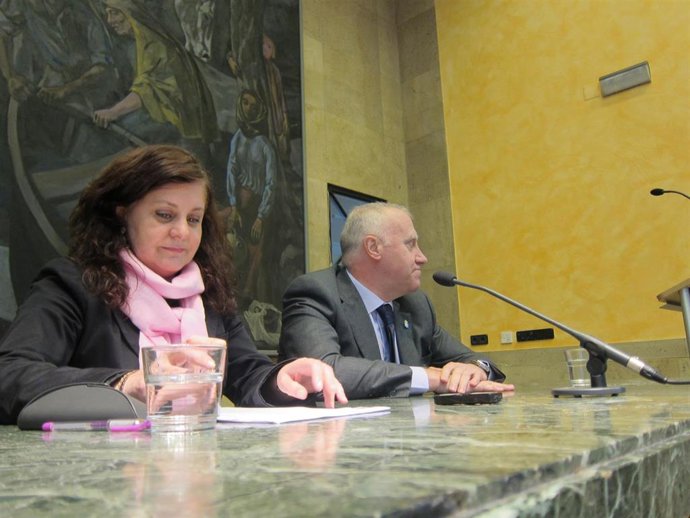 Archivo - Celia Gómez, a la izquierda en una imagen de archivo