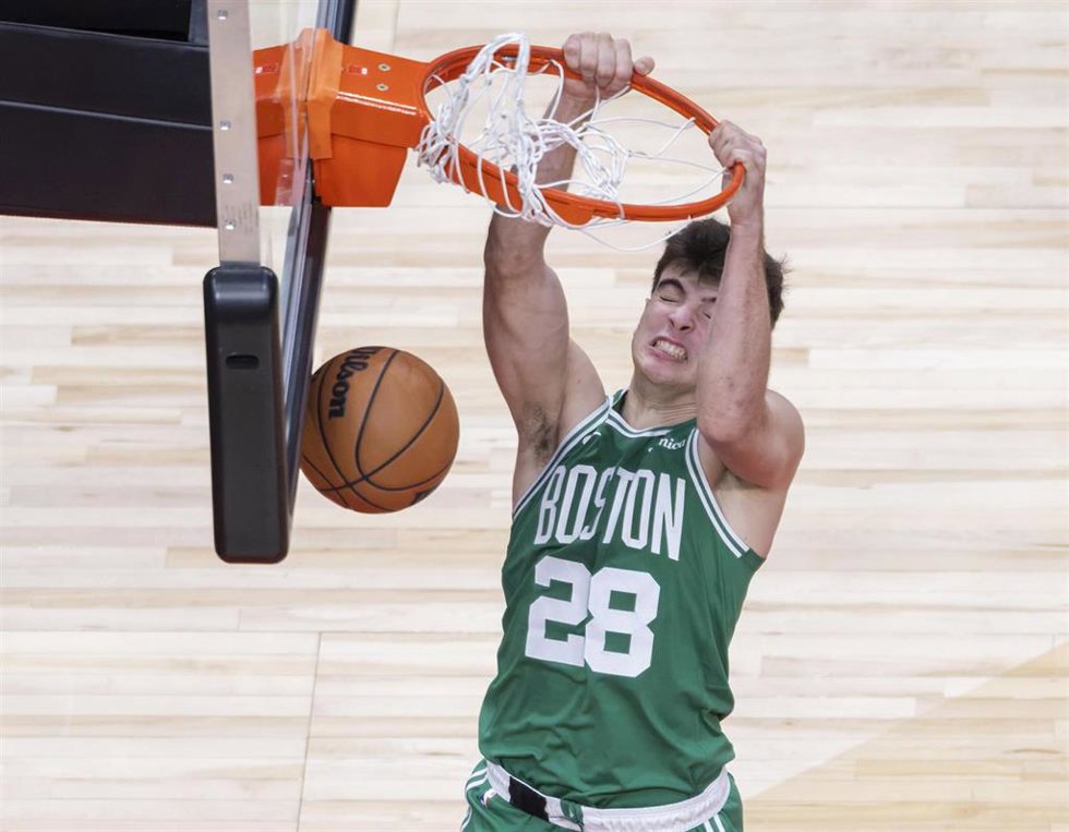 Archivo - Hugo González durante un partido de los Boston Celtics