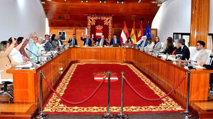 Archivo - Pleno del Ayuntamiento de Puertollano.