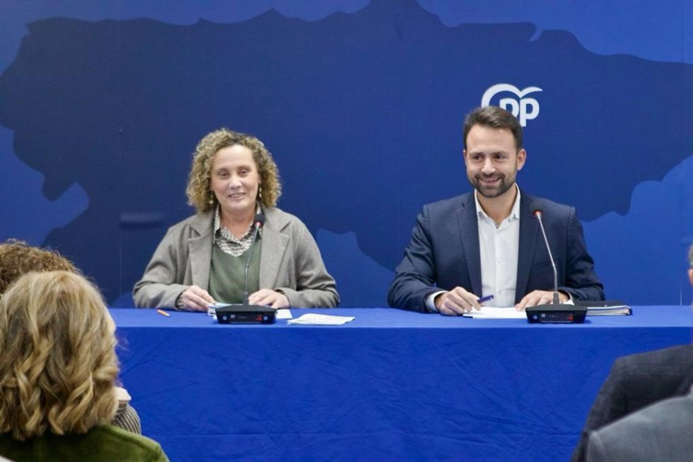 Archivo - Beatriz Llaneza y, Álvaro Queipo, en una fotografía de archivo 