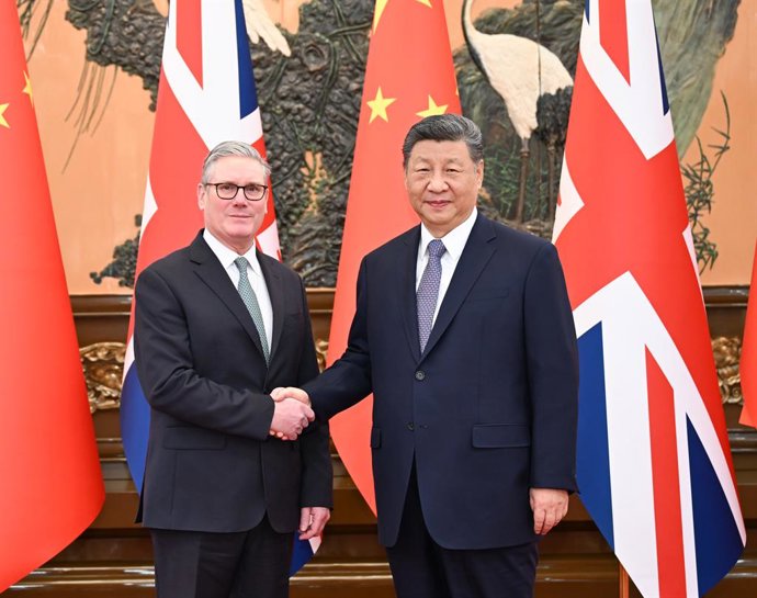 PEQUIM, 29 de janeiro de 2026 — O presidente chinês Xi Jinping se reúne com o primeiro-ministro britânico Keir Starmer, que está em visita oficial à China, no Grande Salão do Povo, em Pequim, capital da China, em 29 de janeiro de 2026.