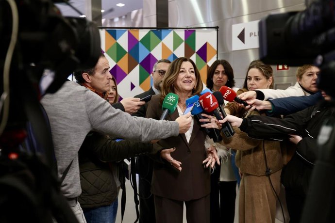 María del Carmen Castillo atiende a los periodistas en Córdoba.