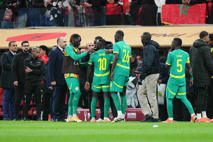 18 January 2026, Morocco, Rabat: Senegal's Sadio Mane and Pape Gueye stand with teammates during the 2025 AFCON Africa Cup of Nations final soccer match between Morocco and Senegal at Prince Moulay Abdellah Stadium. Photo: Ulrik Pedersen/CSM via ZUMA Pres