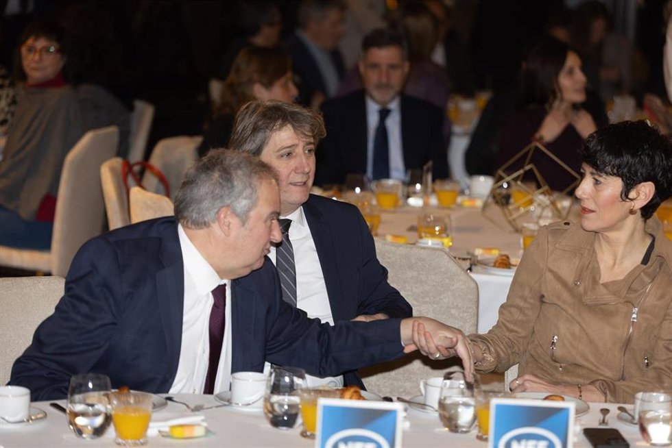 El ministro de Industria y Turismo, Jordi Hereu, el secretario general del PSOE CyL y candidato a la Presidencia de la Junta de Castilla y León, Carlos Martínez Mínguez, y la ministra de Inclusión, Elma Saiz.